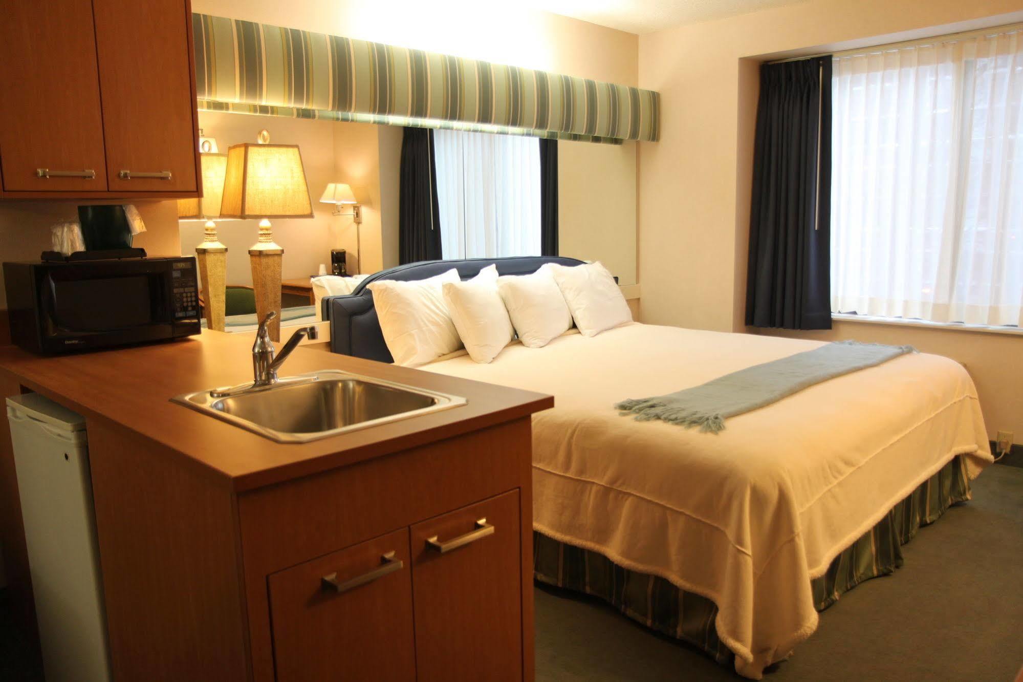 Brentwood Inn And Suites Рочестър Екстериор снимка