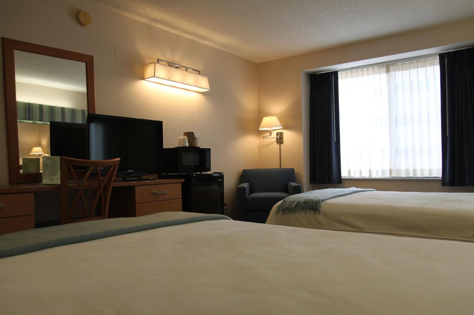 Brentwood Inn And Suites Рочестър Екстериор снимка